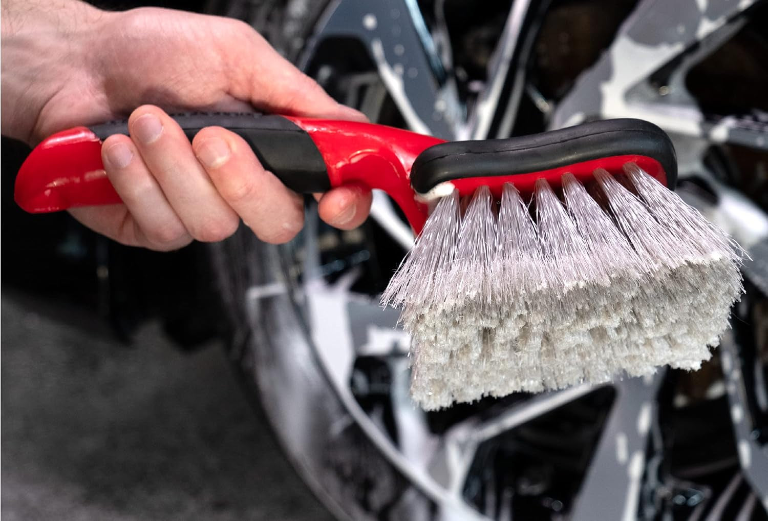 Mothers Professional Car Wash Brush Set: 10-Inch Wheel and Fender Cleaner with Short Handle in Red/Black