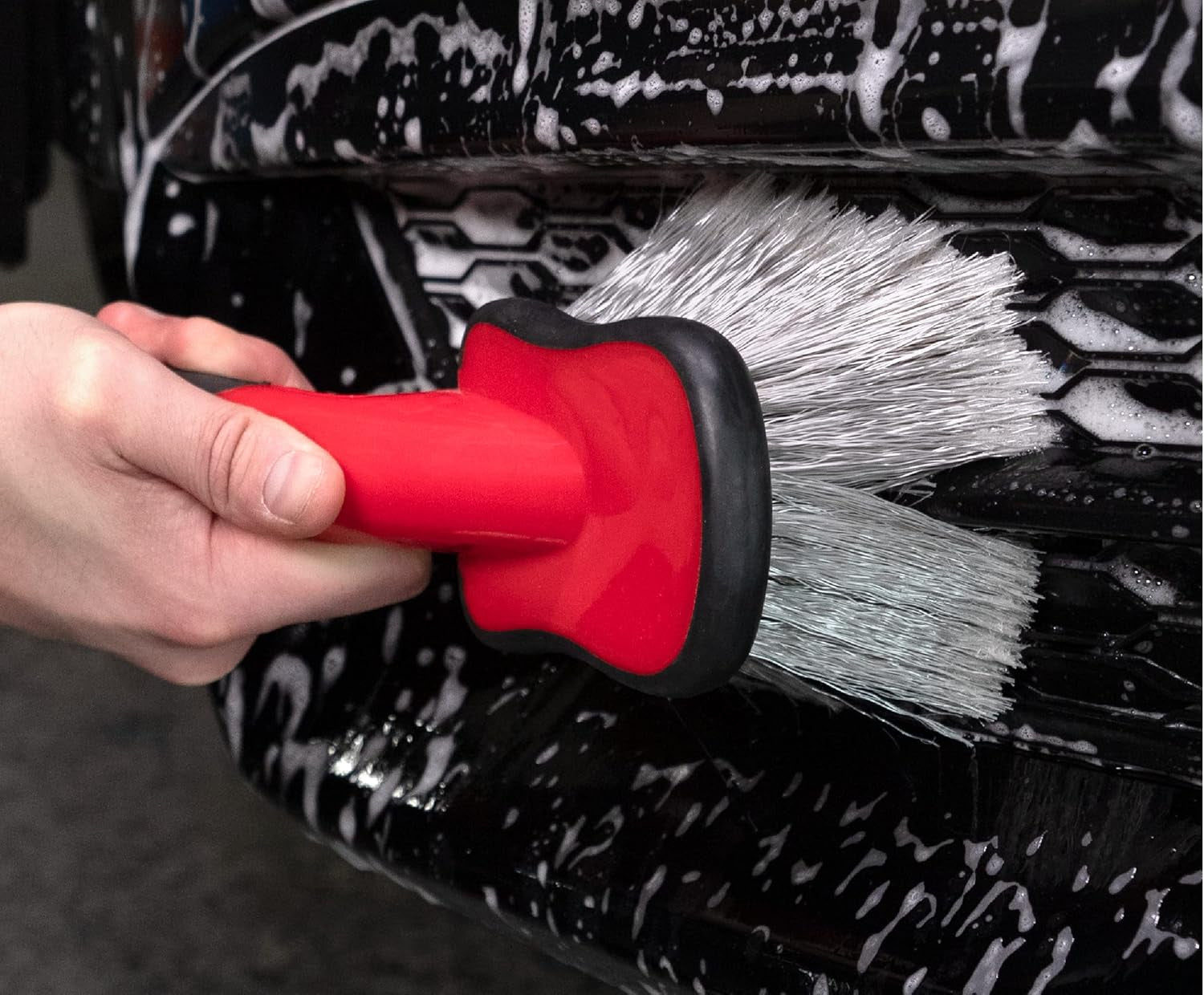 Mothers Professional Car Wash Brush Set: 10-Inch Wheel and Fender Cleaner with Short Handle in Red/Black